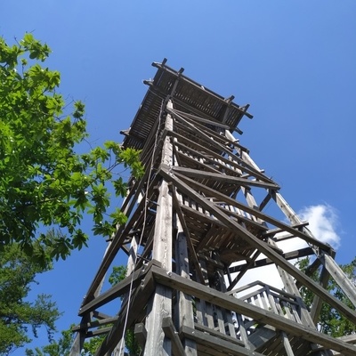 Stolp ima 2 razgledni ploščadi, do vrha vodi 116 stopnic z 22 vmesnimi podesti.