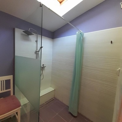 The bathroom is modernly equipped.