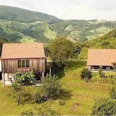 Berg's Apartment is located in the village of Pletovarje near Dramlje.