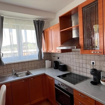 In the fully equipped kitchen, you can prepare all meals.