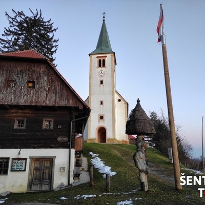 Na najvišji točki hriba Sveta Uršula nad Dramljami stoji renesančna cerkev sv. Uršule.