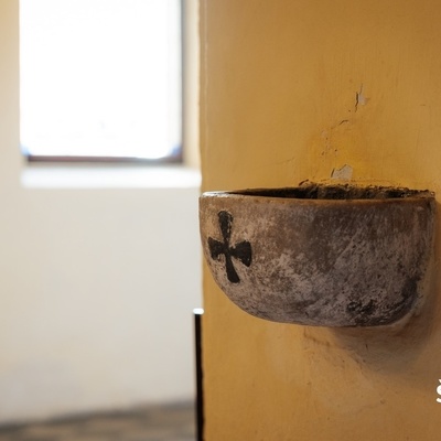 Preprosta podeželska cerkev je bila najverjetneje zgrajena v drugi polovici 17. stoletja.