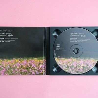 Zgoščenka s 27 Josipovimi samospevi v izvedbi Bernarde Fink, Marcosa Finka in Anthonyja Spire.