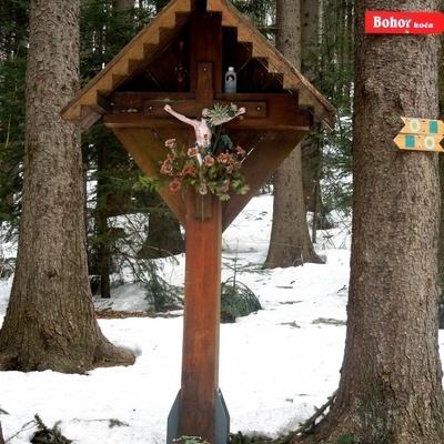 Škofov križ – a wayside cross on the saddle between Veliki Koprivnik and Veliki Javornik.