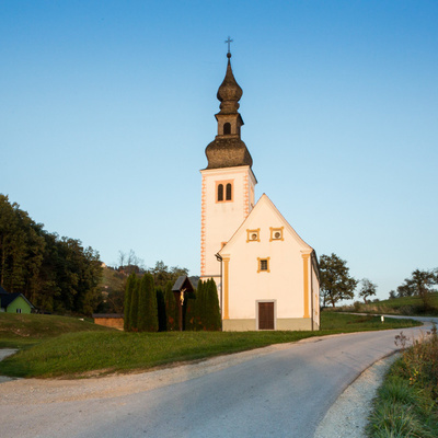 The starting point of the trail is at the Church of St. Giles in Dramlje.