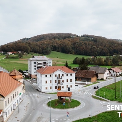From Gorica pri Slivnici, the trail leads us past the Peseke viewpoint.