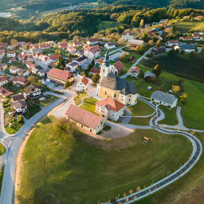 Ponikva se ponaša z eno najlepših slovenještajerskih baročnih cerkva in čudovitim vaškim jedrom.
