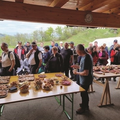 Po predhodni najavi na kmetiji Gorišek pripravijo degustacijo domačih dobrot in predstavitev kmetije.