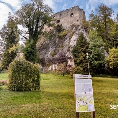 Park so skozi stoletja ustvarili različni lastniki gradu Planina.
