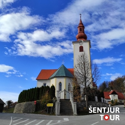 V središču trga Planina pri Sevnici stoji cerkev sv. Marjete.