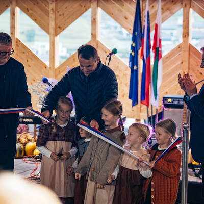 Slovesni prerez traku.