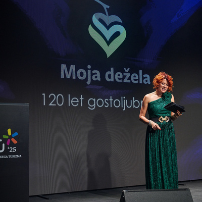 Prireditev je povezovala Marjana Grčman. 