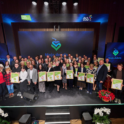 Skupinska fotografija nagrajencev