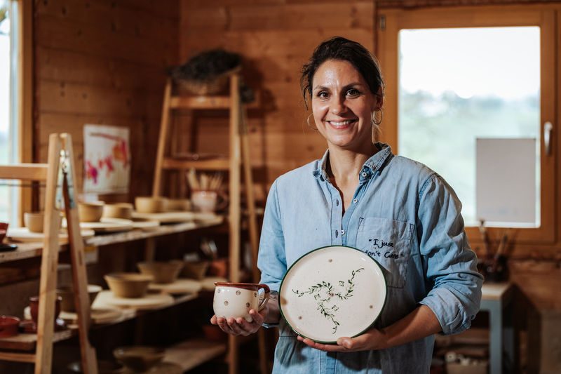 Živa Buser comes from a family with a pottery tradition, which she continues with dedication.
