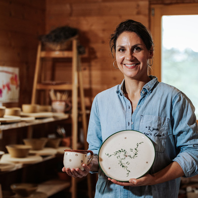 Živa Buser comes from a family with a pottery tradition, which she continues with dedication.