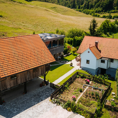 The homestead is located in the idyllic surroundings of Osredek, in a valley beneath Resevna Hill.